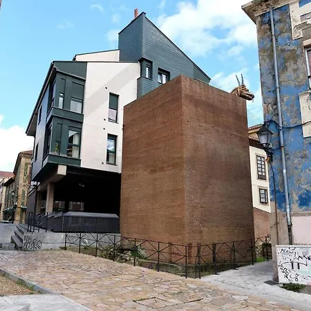 La Muralla - *